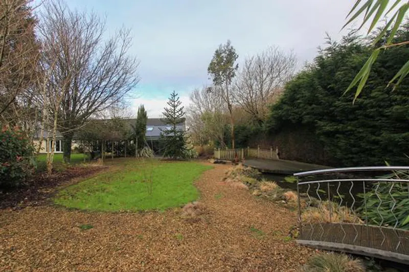 Garden at Film location D2247 in Wales (photo 21)