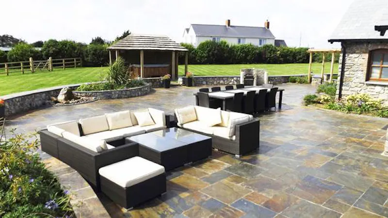 Terrace/Patio at Film location C871 in Wales (photo 5)