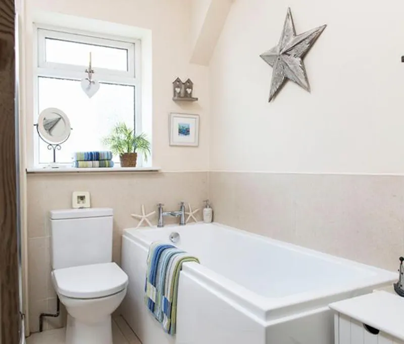 Bathroom at Pretty Langland semi, D2271 (photo 6)