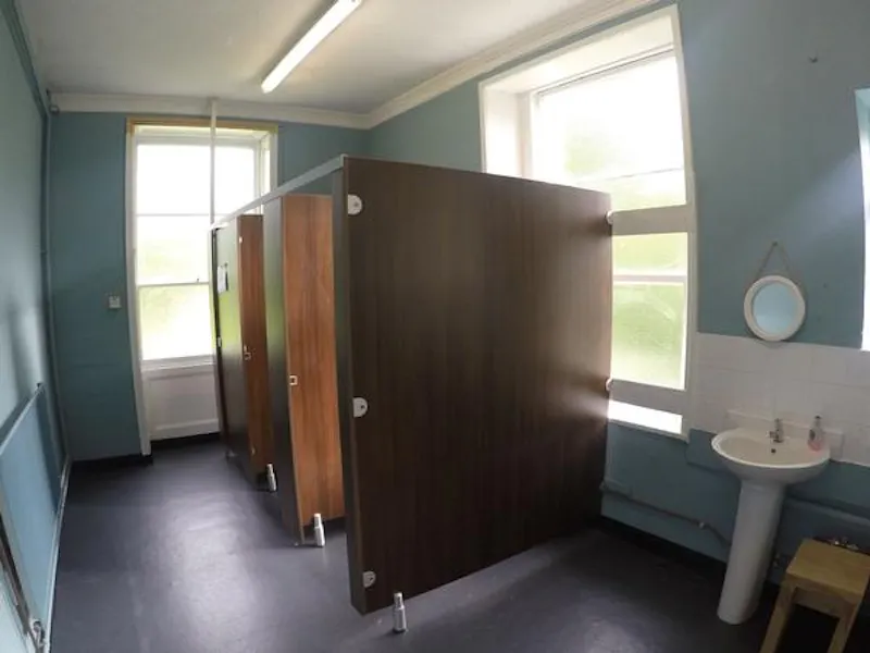 Bathroom at Film location A1415 in Wales (photo 53)