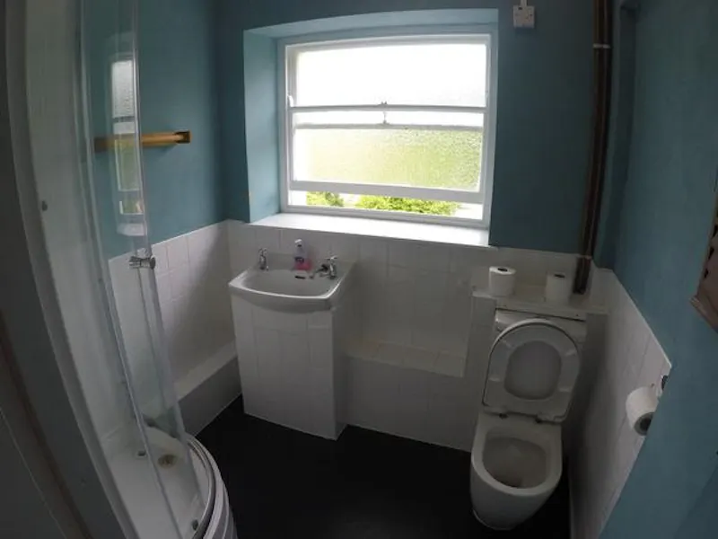 Bathroom at Film location A1415 in Wales (photo 70)