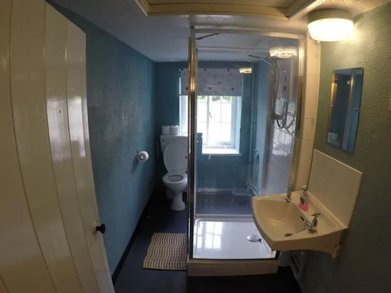 Bathroom at Film location A1415 in Wales (photo 72)