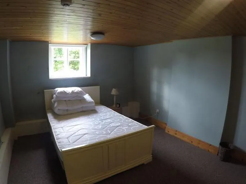 Bedroom at Film location A1415 in Wales (photo 73)