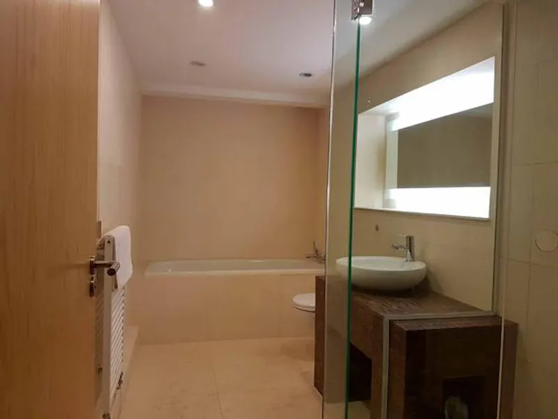 Bathroom at Film location W217 in Wales (photo 18)