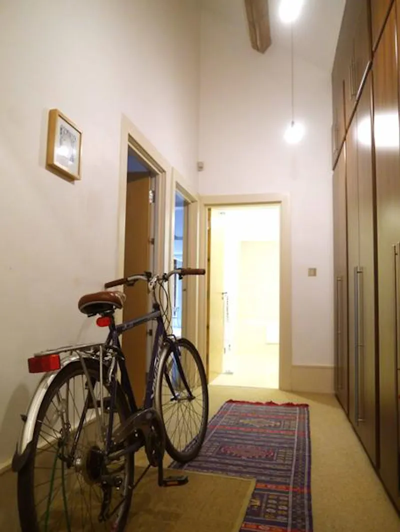 Entrance hall at Film location W217 in Wales (photo 22)