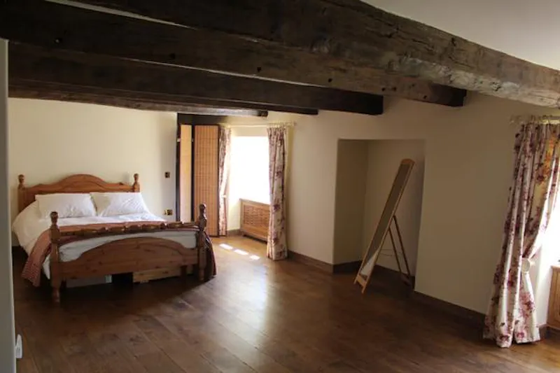 Bedroom at Film location L687 in Wales (photo 26)
