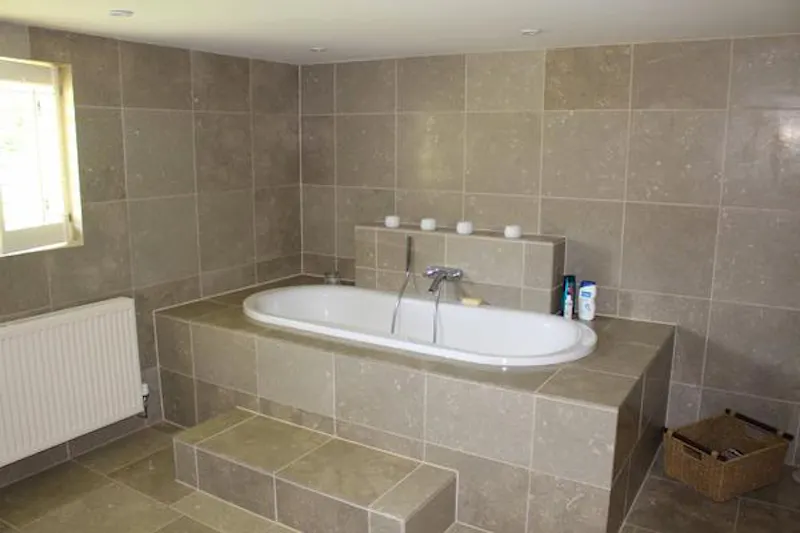 Bathroom at Film location L687 in Wales (photo 24)