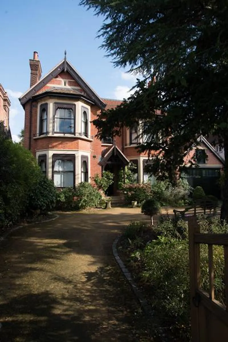 Redbrick Streatham Home, B1839 (photo 1)