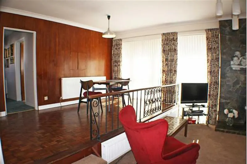 Floor - wooden at American suburbia in Wales, D2415 (photo 7)