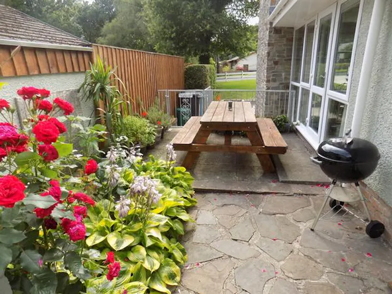 American suburbia in Wales, D2415 (photo 28)