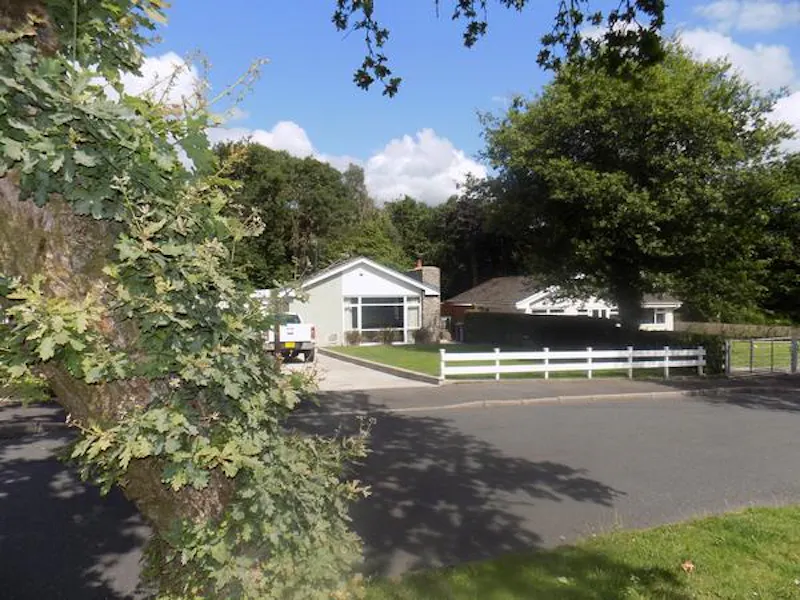 American suburbia in Wales, D2415 (photo 29)