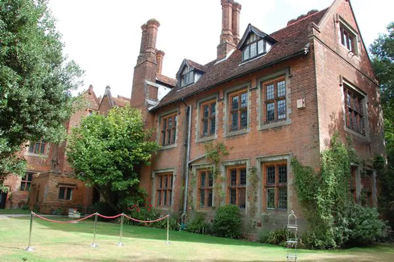Burnham Tudor manor , M334 (photo 3)