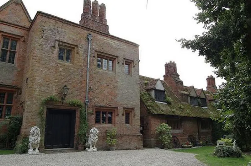 Burnham Tudor manor , M334 (photo 4)