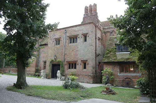 Burnham Tudor manor , M334