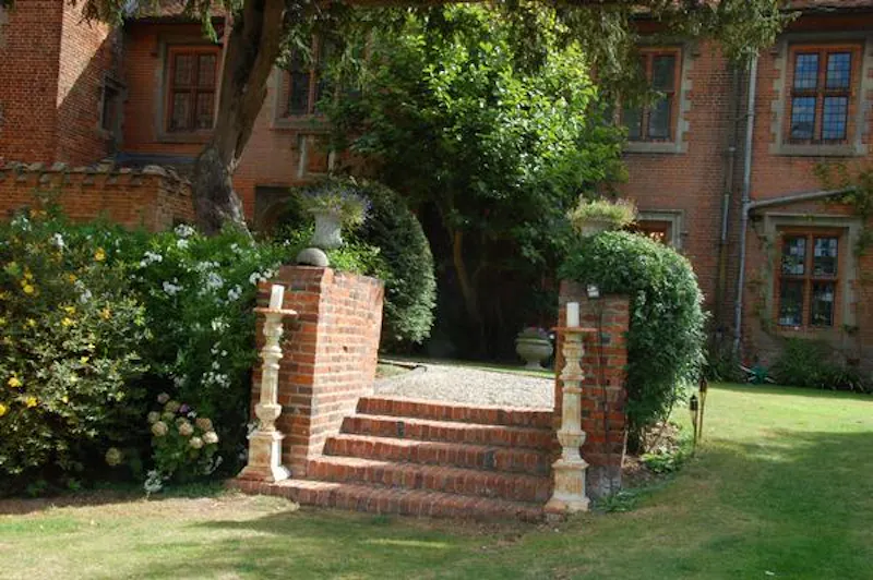 Burnham Tudor manor , M334 (photo 10)