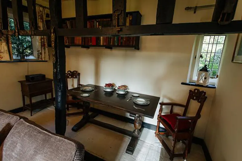 Burnham Tudor manor , M334 (photo 23)