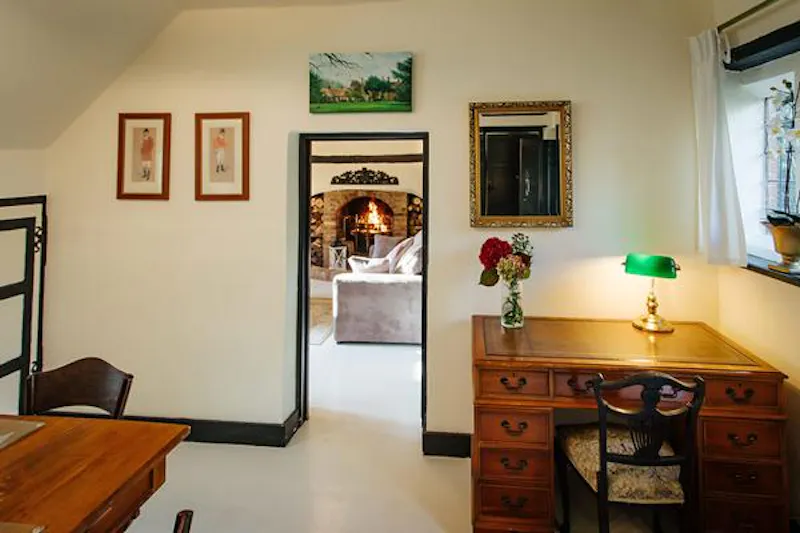 Study at Burnham Tudor manor , M334 (photo 26)