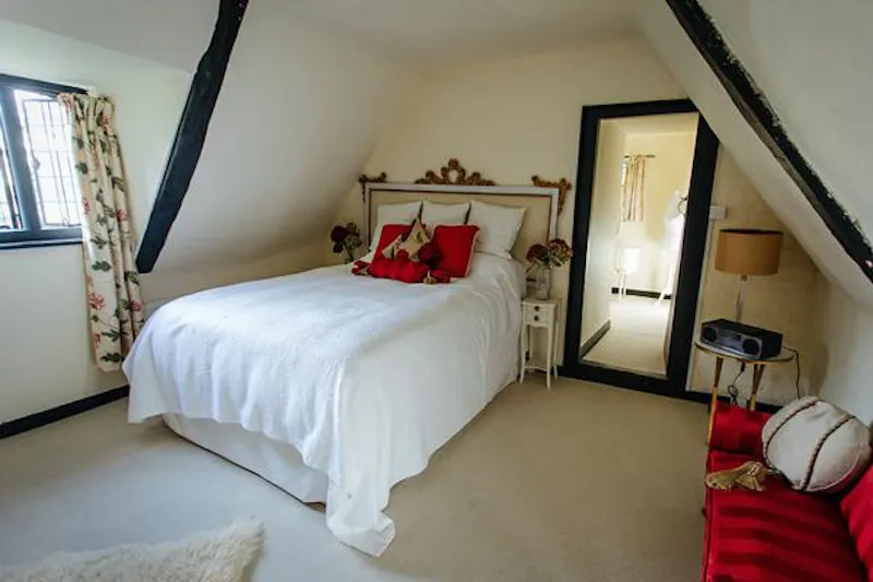 Beams at Burnham Tudor manor , M334 (photo 28)