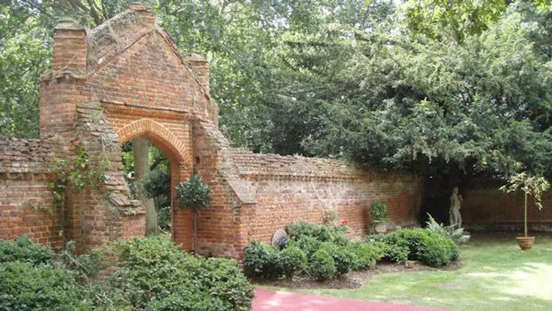 Walled garden at Burnham Tudor manor , M334 (photo 56)