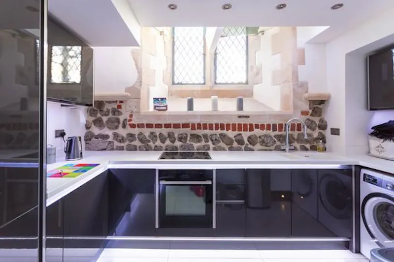 Kitchen at Film location CH112 in Essex (photo 11)