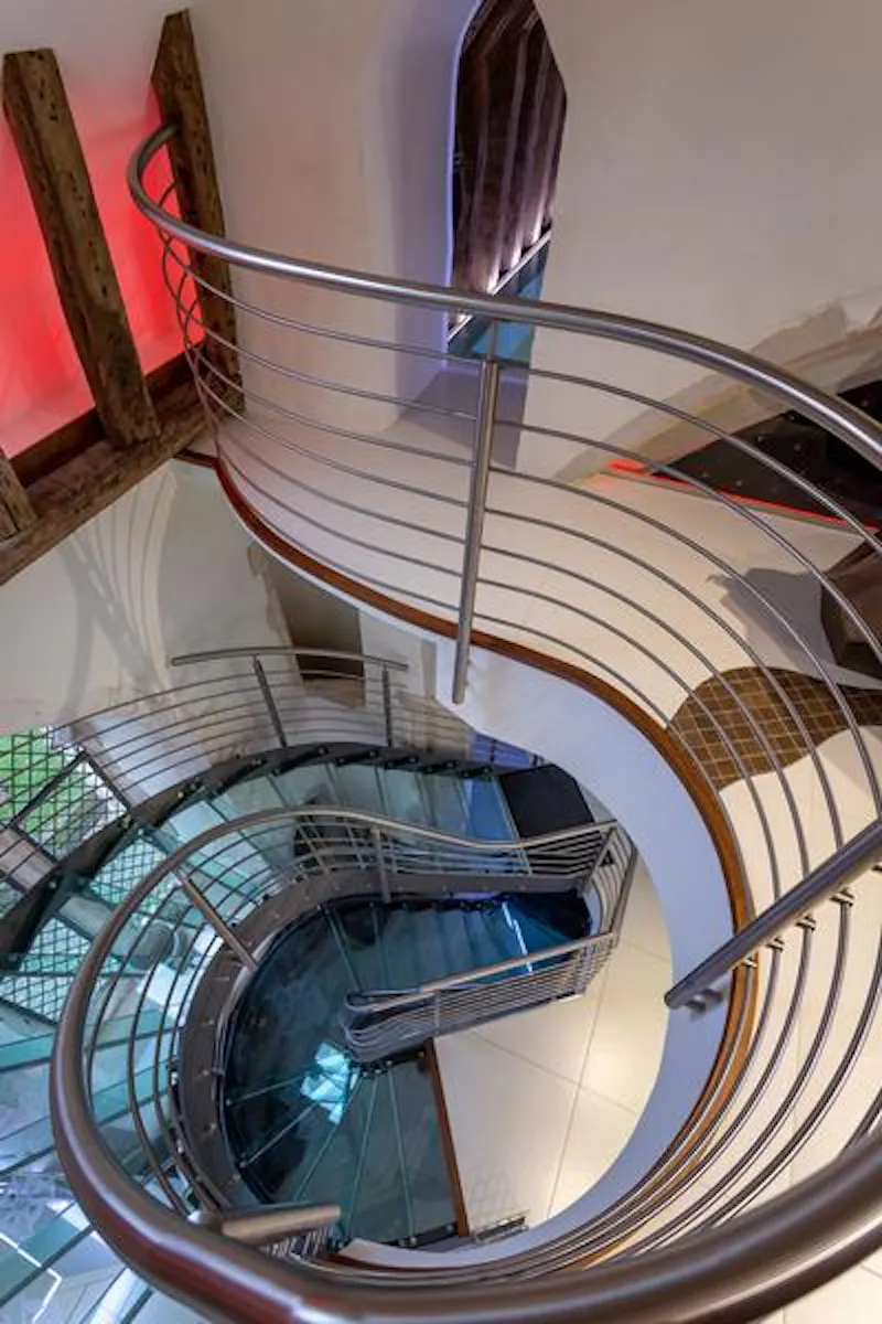 Staircase at Film location CH112 in Essex (photo 33)
