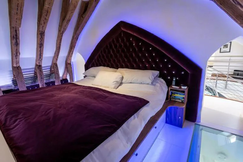 Bedroom at Film location CH112 in Essex (photo 39)