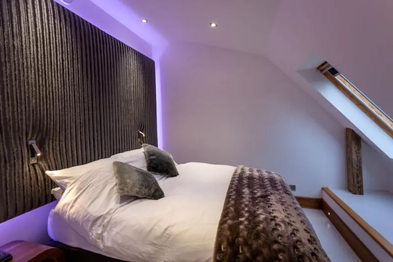 Bedroom at Film location CH112 in Essex (photo 46)