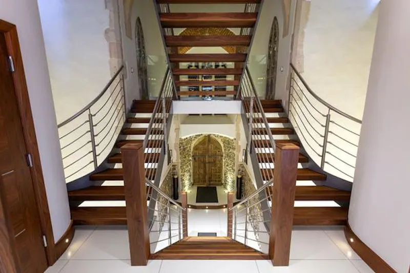 Staircase at Film location CH112 in Essex (photo 58)