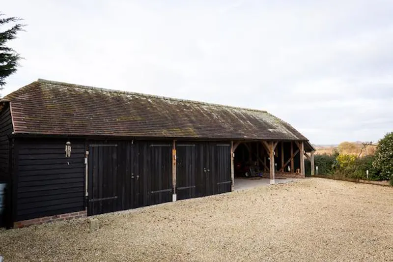 Garage at Film location CH112 in Essex (photo 76)