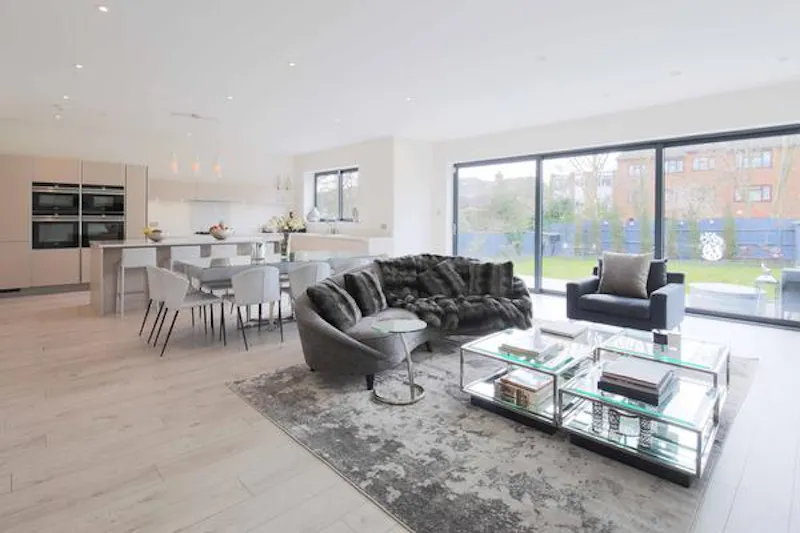 Open plan at Modern house in Raynes Park, D2451 (photo 8)