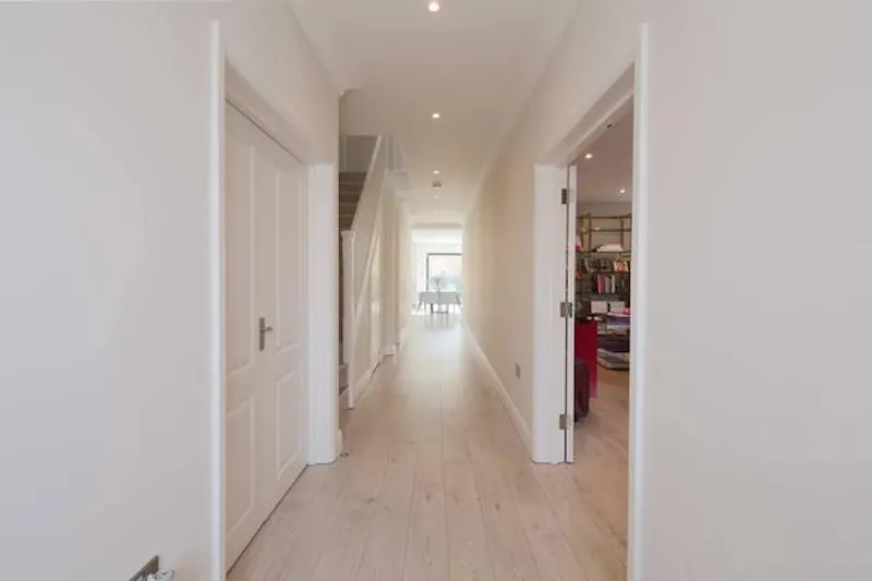 Entrance hall at Modern house in Raynes Park, D2451 (photo 2)