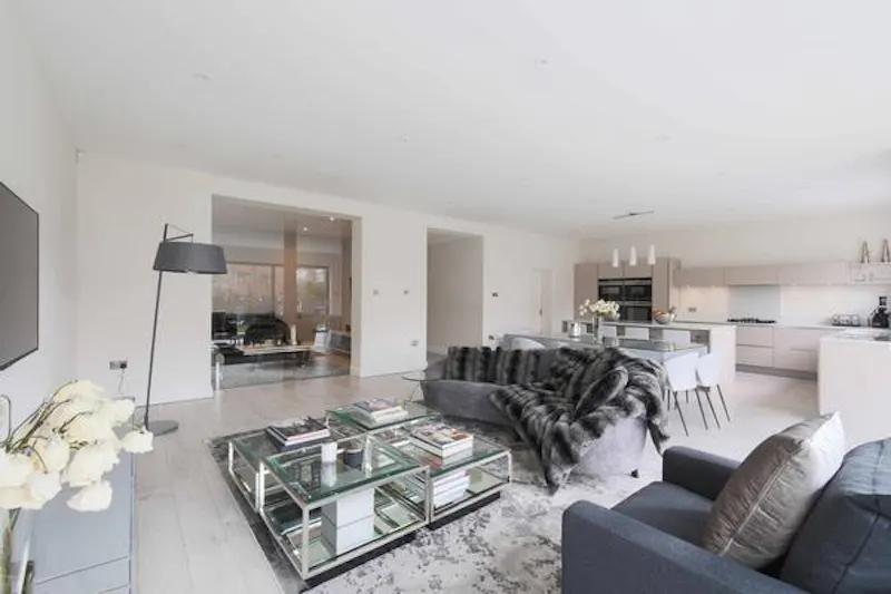 Modern house in Raynes Park, D2451 (photo 9)