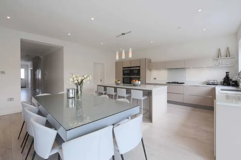 Modern house in Raynes Park, D2451 (photo 11)