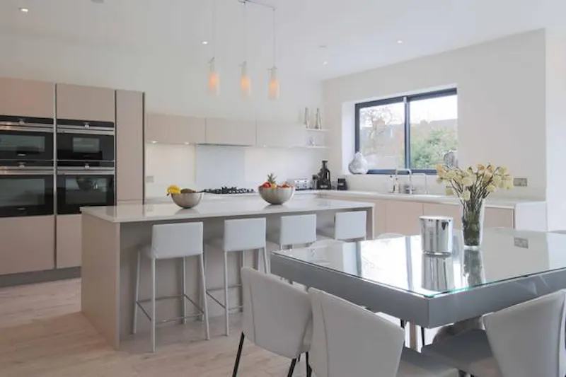Modern house in Raynes Park, D2451 (photo 6)