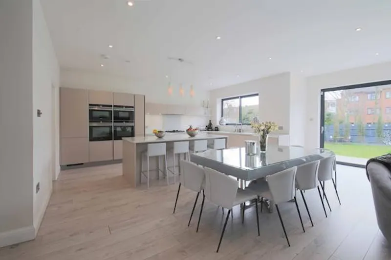 Kitchen at Modern house in Raynes Park, D2451 (photo 5)
