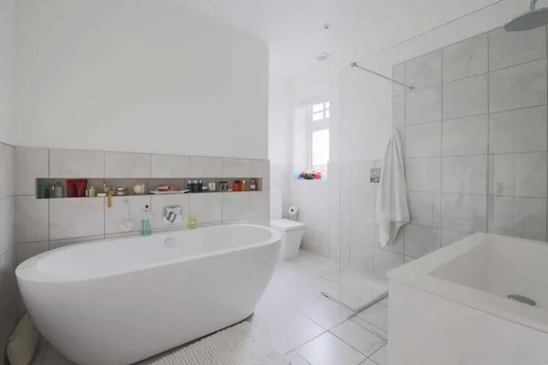 Bathroom at Modern house in Raynes Park, D2451 (photo 26)