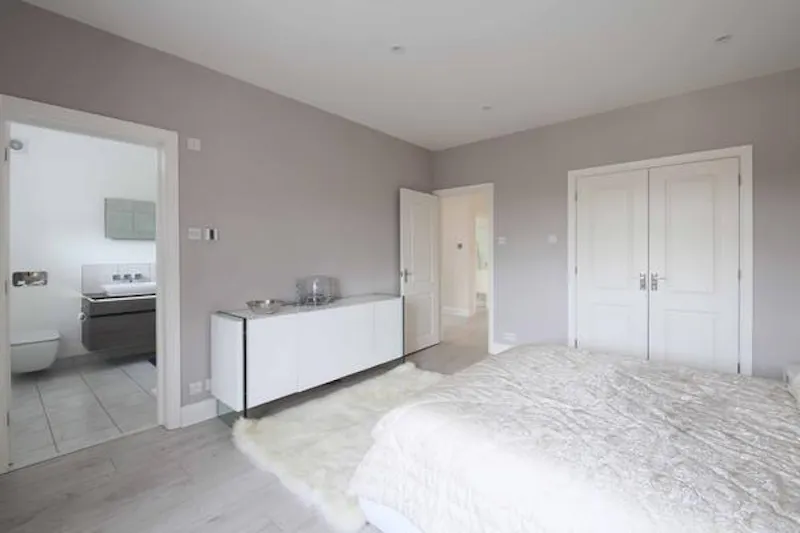 Modern house in Raynes Park, D2451 (photo 23)