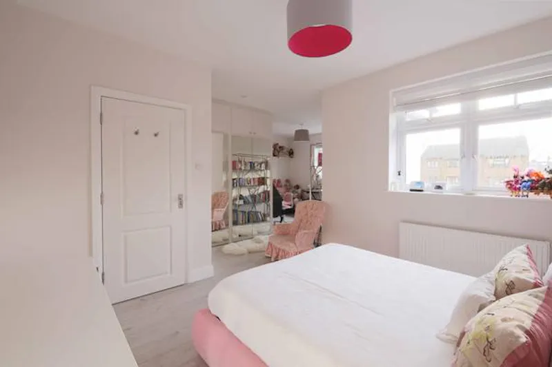 Modern house in Raynes Park, D2451 (photo 30)