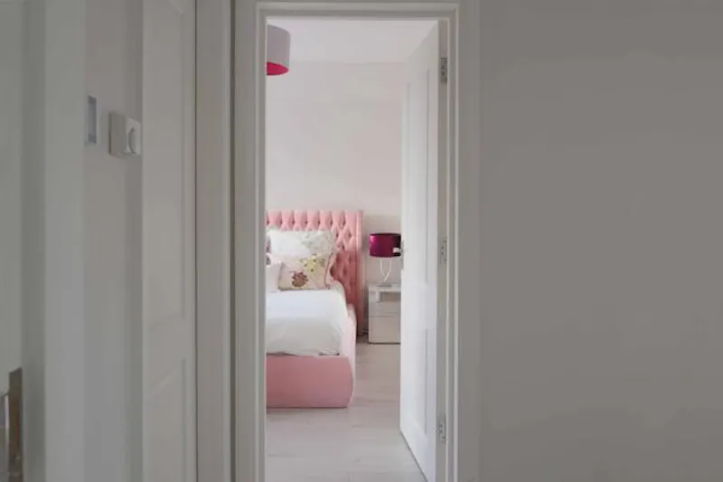 Modern house in Raynes Park, D2451 (photo 28)
