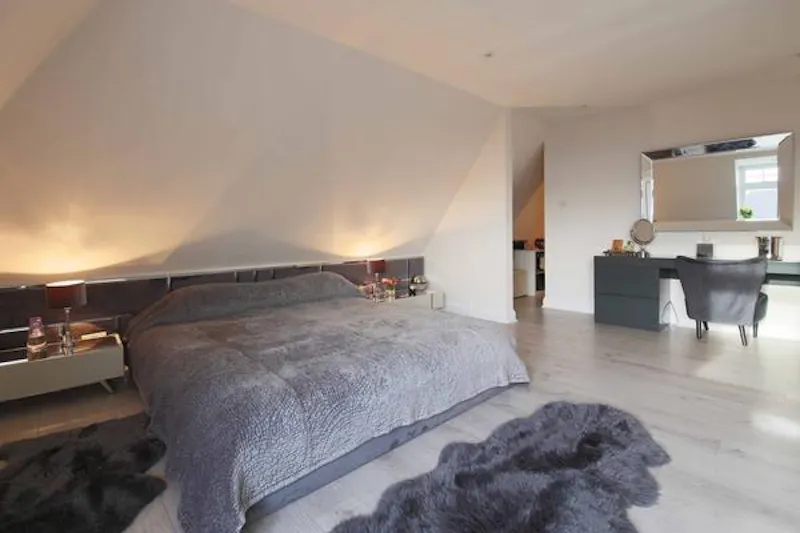Modern house in Raynes Park, D2451 (photo 40)