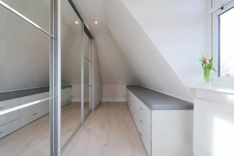 Dressing room at Modern house in Raynes Park, D2451 (photo 43)