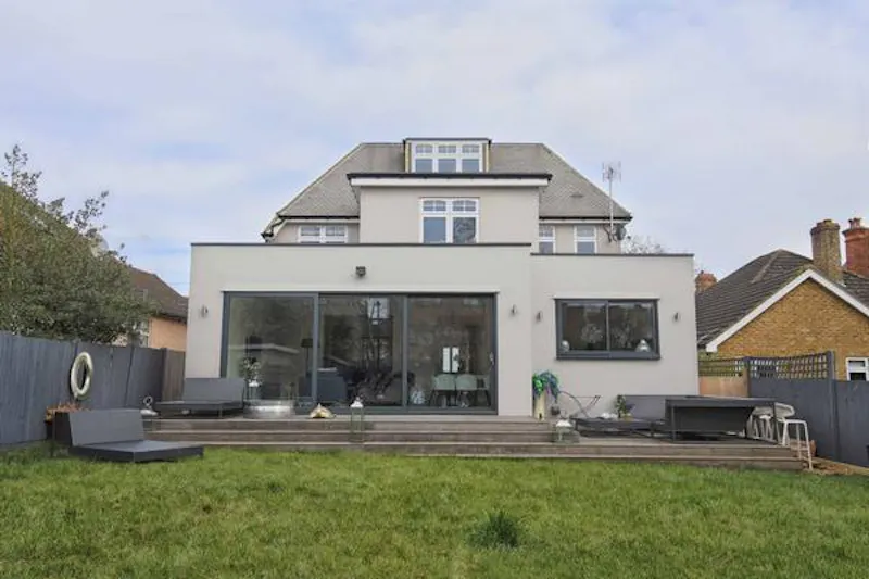 Modern house in Raynes Park, D2451 (photo 49)