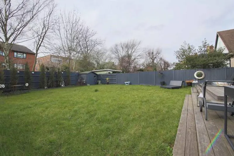 Modern house in Raynes Park, D2451 (photo 45)