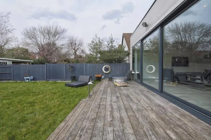 Modern house in Raynes Park, D2451 (photo 44)