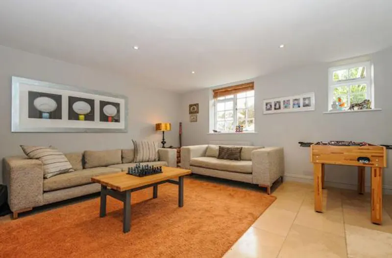 Living Room at Film location L709 in West Sussex (photo 2)