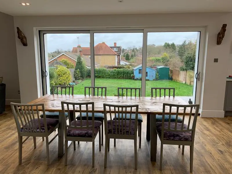 Dining room at Film location D2453 in Surrey (photo 26)