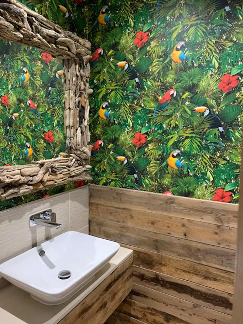 Bathroom at Film location D2453 in Surrey (photo 5)