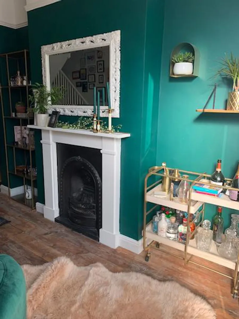 Fireplace at Film location B1883 in London (photo 27)