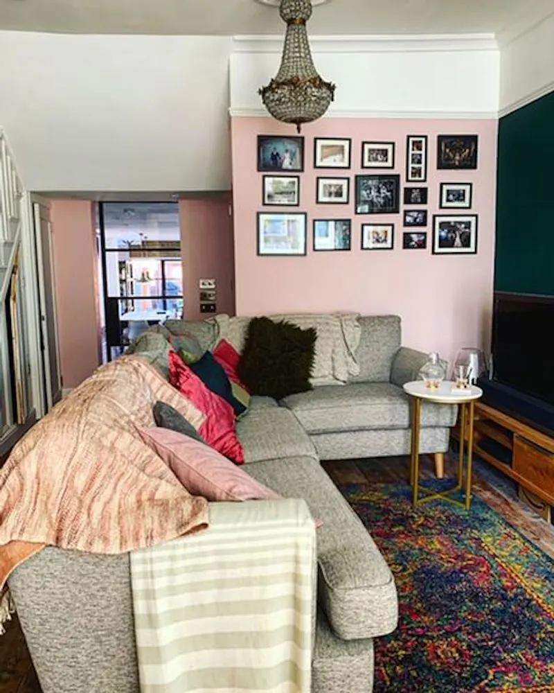 Living Room at Film location B1883 in London (photo 25)