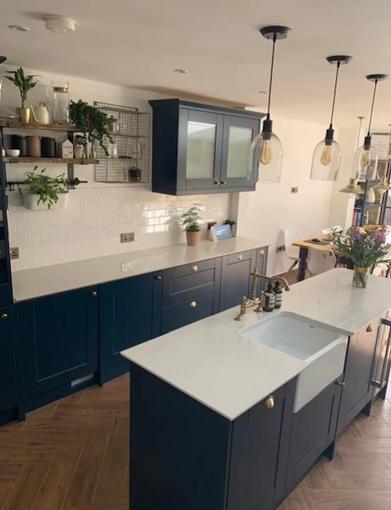 Kitchen at Film location B1883 in London (photo 23)